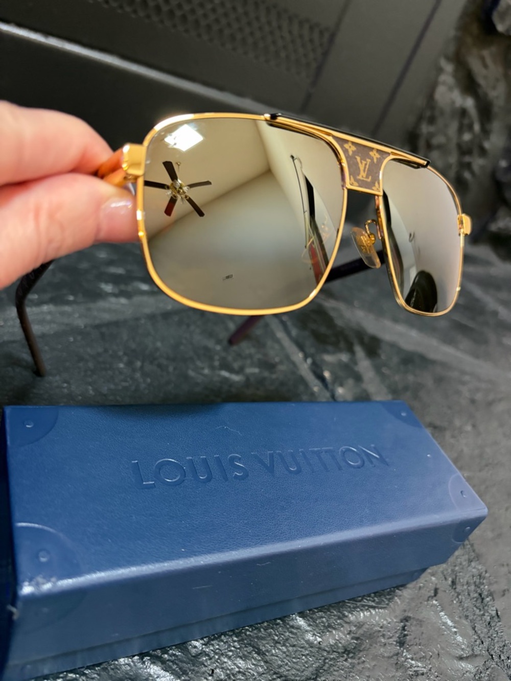 Louis Vuitton Men’s Gold Frame Sunglasses - 2021 - PACIFIC GOLD EBENE E Z2338E - Picture 12 of 13